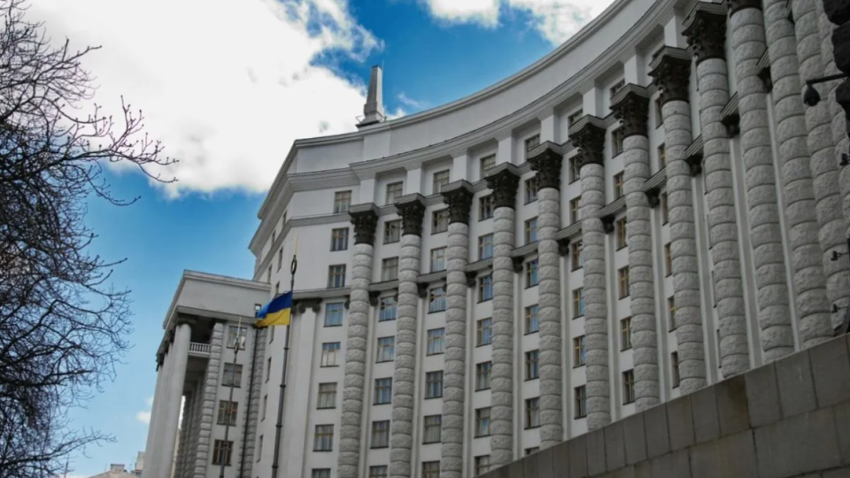 Чи тотожна відставка уряду припиненню його повноважень – що говорить Конституція і закон про Кабмін