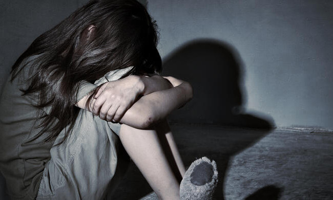 Насиловал дочь с 5-летнего возраста: суд наказал пожизненным заключением жителя Хмельницкой области