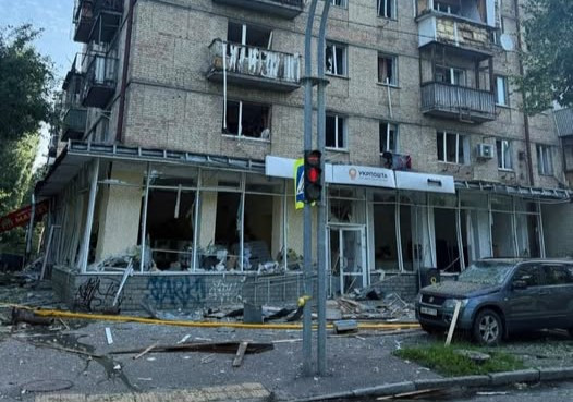 Российская атака повредила два отделения Укрпочты в Киеве