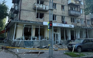 Російська атака пошкодила два відділення Укрпошти в Києві