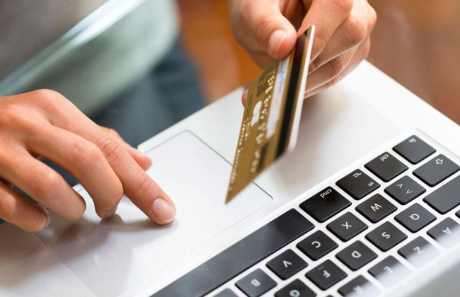 Апеляційний суд зобов’язав банк скасувати борг і відновити кредитний залишок на рахунку клієнтки, яка стала жертвою шахрая — подробиці справи