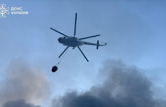 В Киеве над ликвидацией последствий российских атак работают вертолеты