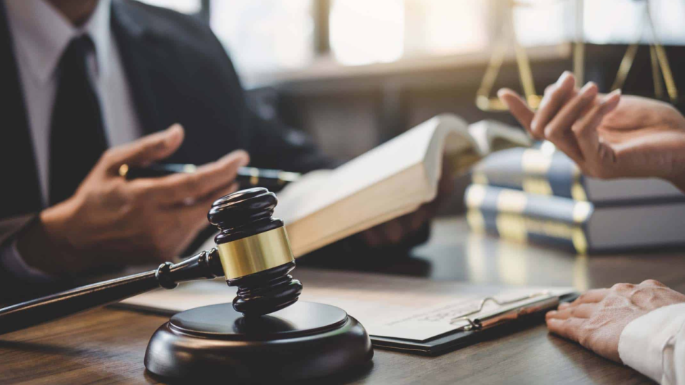 У Британії суд зобов’язав юридичну фірму відшкодувати витрати за недбало підготовлений позов без шансів на успіх