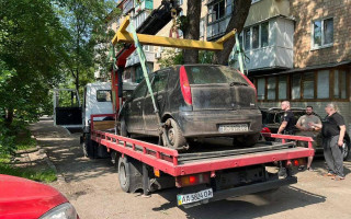 Около 600 брошенных авто исчезли с улиц Киева