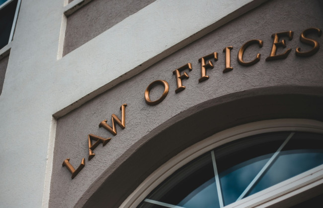 Искусственный интеллект разрушит почасовую оплату в юридической сфере - что прогнозируют эксперты