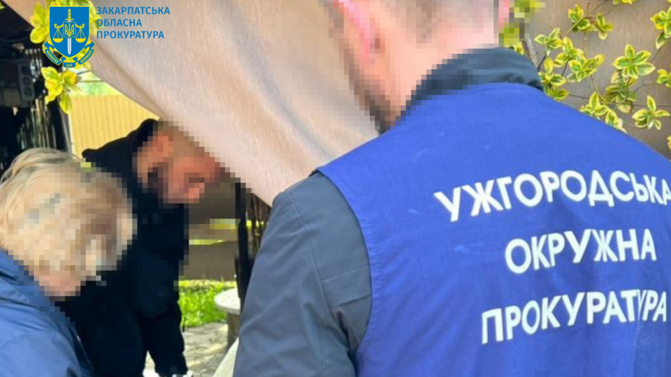 100–200 євро з людини — на Закарпатті викрили схему з «прискореними» закордонними паспортами