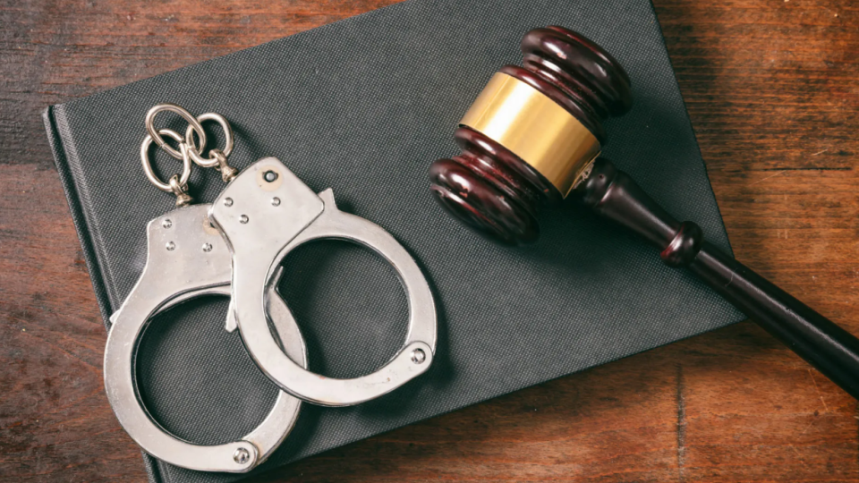 На Вінниччині чоловік задушив пенсіонерку заради 6500 гривень і викинув тіло в колодязь — він проведе 13 років за ґратами