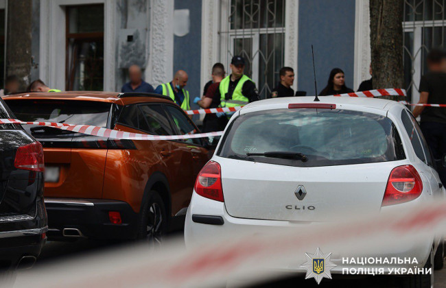 В Житомире прямо на улице мужчина застрелил экс-жену и совершил самоубийство