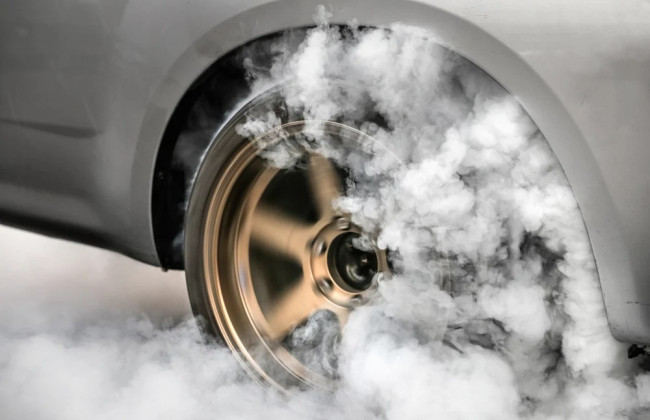 В Киеве разрабатывают механизмы борьбы с дрифтерами и громкими авто и мотоциклами