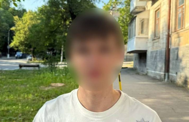 Притворился женщиной и выманил у военного средства «на лечение» — в Хмельницкой области судили мошенника