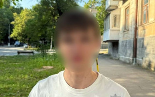 Притворился женщиной и выманил у военного средства «на лечение» — в Хмельницкой области судили мошенника