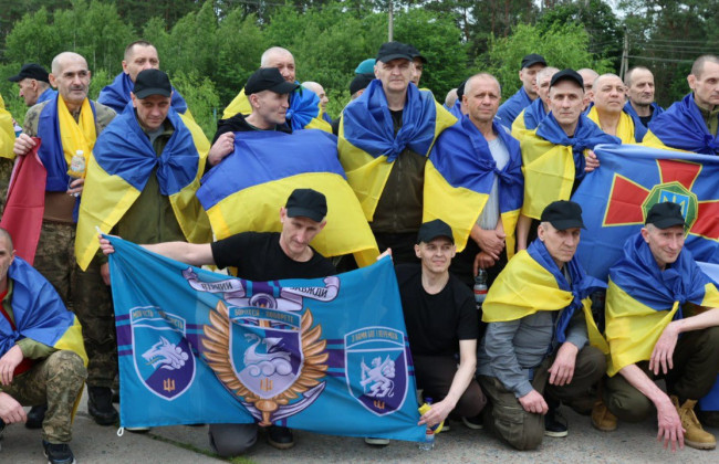 Відбувся новий обмін полоненими — більшість звільнених захисників перебували в неволі понад 3 роки, фото