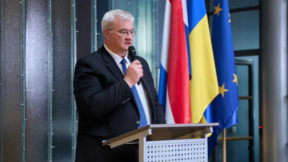 Андрій Сибіга заявив, що для держслужбовців і суддів множинне громадянство залишається забороненим, хоча прийнятий закон окремо їх не виділяє