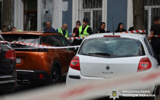 В Житомире прямо на улице мужчина застрелил экс-жену и совершил самоубийство