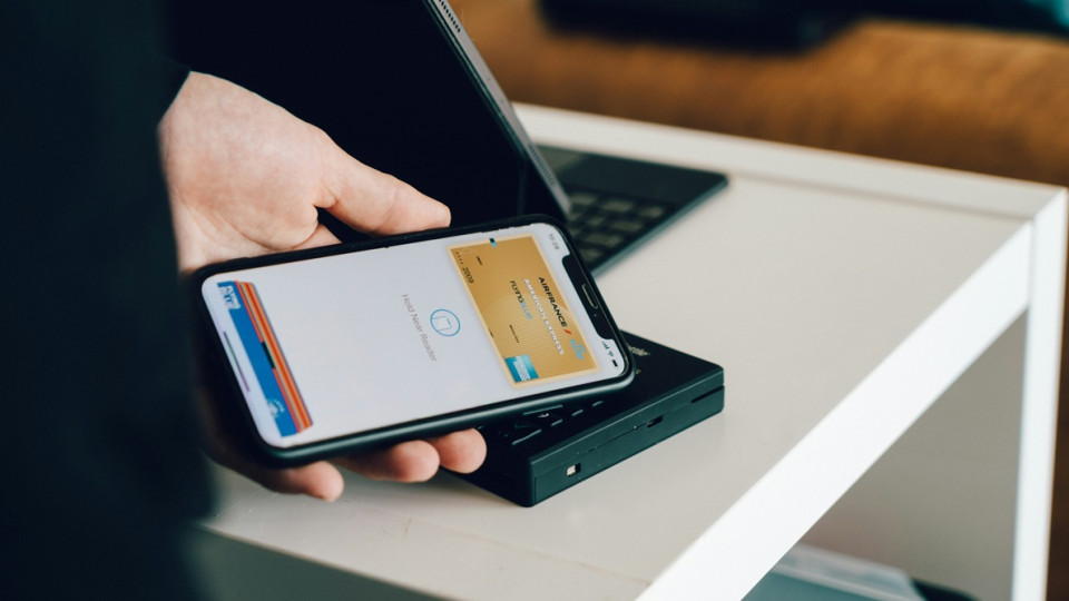 NFC будет работать на большем расстоянии — оплачивать покупки с помощью телефона станет проще