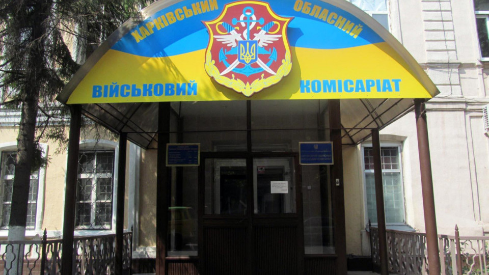 В Харькове мужчина выпал из окна третьего этажа ТЦК