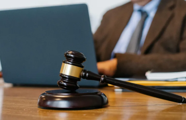 Британский юрист не смог вернуться в профессию после 10-летнего отстранения — не убедил суд в том, что изменился