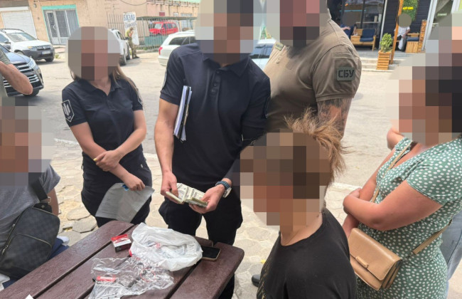 Не получилось выехать самому, поэтому помогал за $6 тысяч другим – разоблачен правоохранитель на переправке уклонистов в Молдову