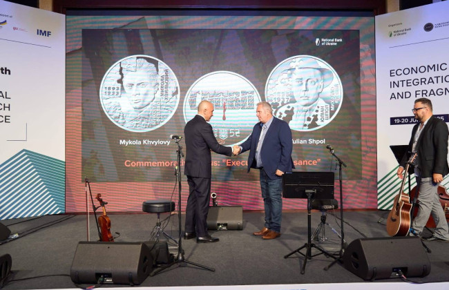 НБУ ввел в обращение новые монеты номиналом 5 гривен