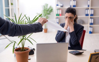 Жінку поновили на посаді через порушення під час скорочення: рішення апеляційного суду