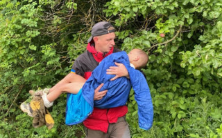 Лежав у лісі та не рухався: на Прикарпатті знайшли 5-річного хлопчика, якого шукали понад три доби, відео