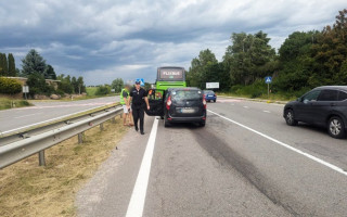 Легковик врізався в автобус міжнародного сполучення — на трасі поблизу Рівного в ДТП постраждали троє дітей