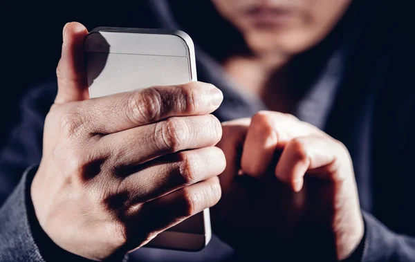 Чоловік обманом заволодів телефоном знайомого та отримав 200 годин громадських робіт