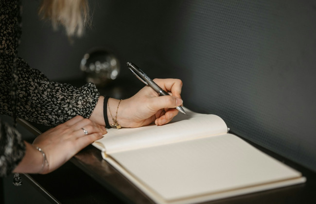 В Британии сотрудница юрфирмы потеряла работу за подделку подписей клиентов