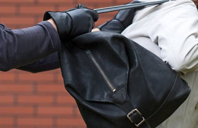 Бил шлангом падчерицу и напал на женщину: в Хмельницкой области наказали злоумышленника