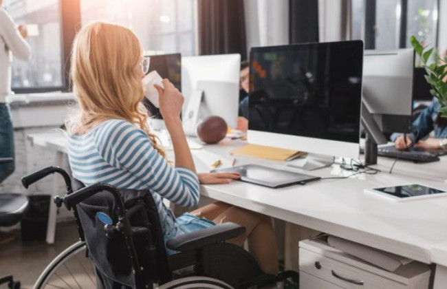 Роботодавцям пояснили, як отримати гроші на облаштування робочого місця для особи з інвалідністю