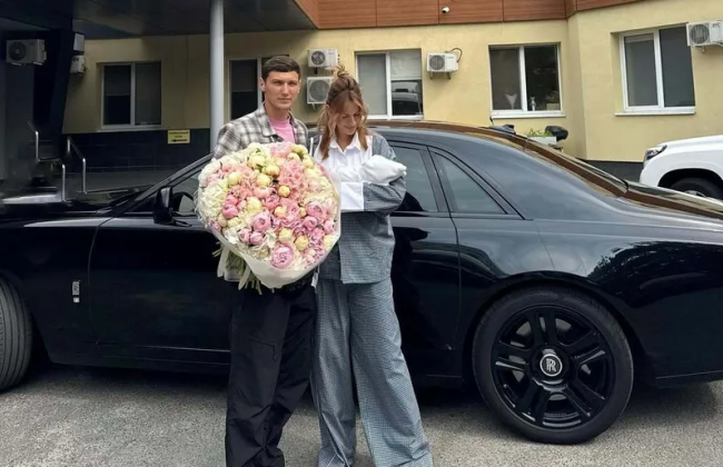 У Чорному морі знайшов скарб, — наречений Лесі Нікітюк відреагував на хейт через Rolls-Royce, на якому приїхав до пологового