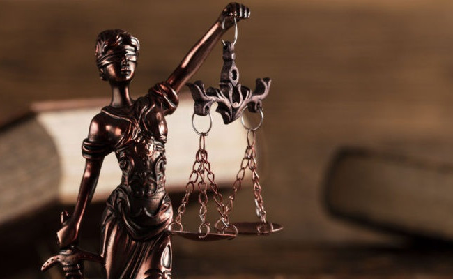 Растрата, присвоение имущества и подделка документов: в Хмельницкой области судили директора лицея за махинации