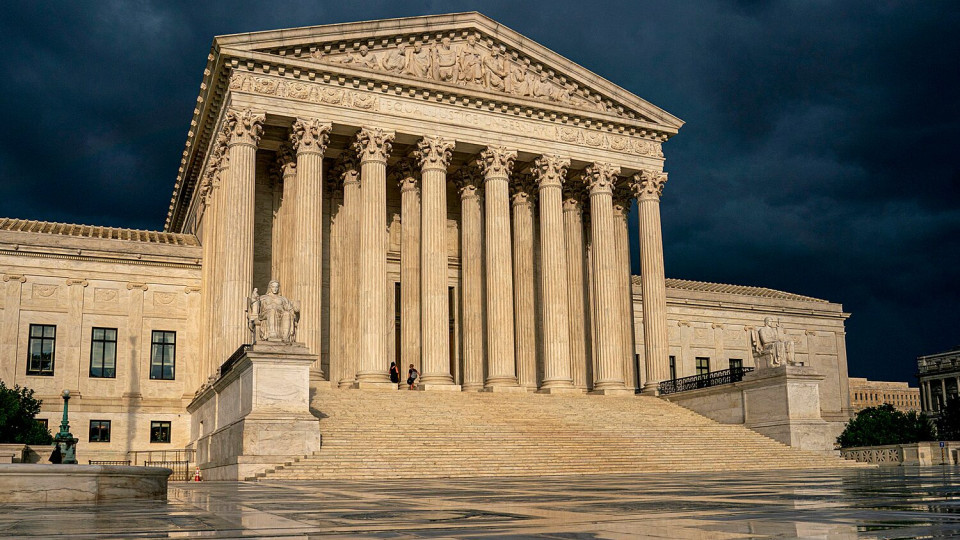 Верховний суд США дозволив депортацію мігрантів до третіх країн без слухань
