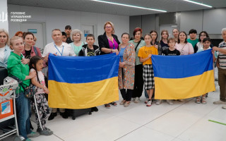 Из Ирана эвакуировали 31 украинца, среди них 14 детей: фото