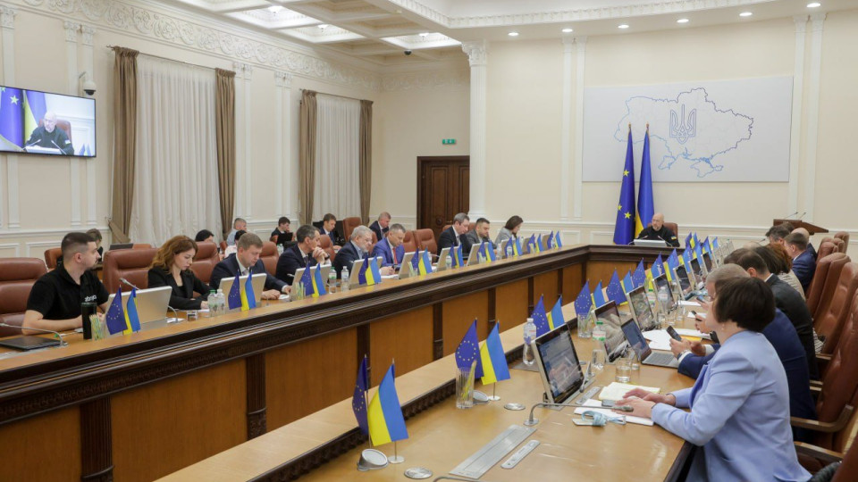 Нардепи пропонують виключити норму про неприпустимість припинення повноважень Кабміну у період дії воєнного стану