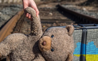 Шанс на семью – правительство разрешило брать под опеку детей, эвакуированных за границу