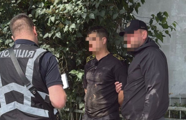 Брал 2% от суммы — разоблачили таможенника, который помогал вывозить валюту из страны