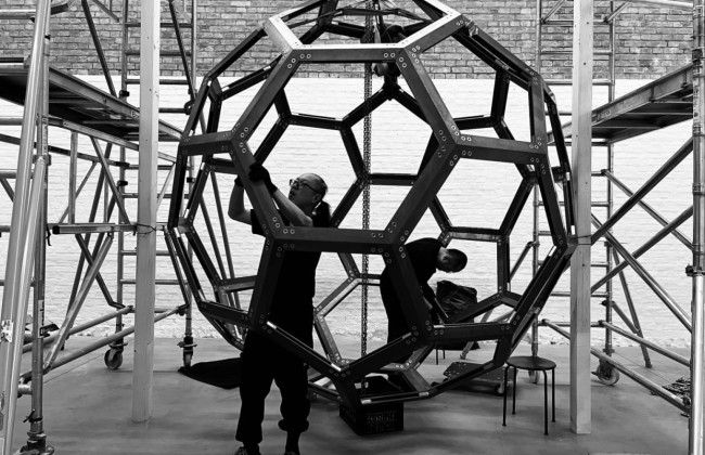 Китайский художник Ай Вэйвэй представит осенью в Киеве инсталляцию о войне и мире