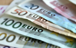 Курс евро в четвертый раз за месяц обновил исторический рекорд