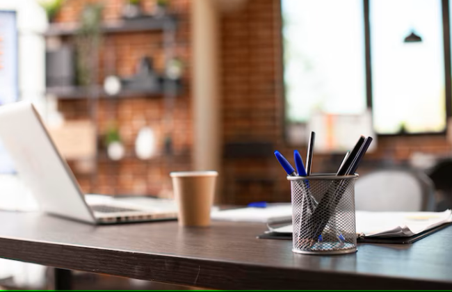 Работник не может выйти на работу и не может выполнять ее дистанционно: какие действия работодателя