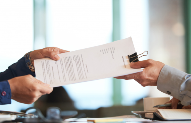 Удостоверение завещания при свидетелях — когда их присутствие обязательно и кого нельзя привлекать