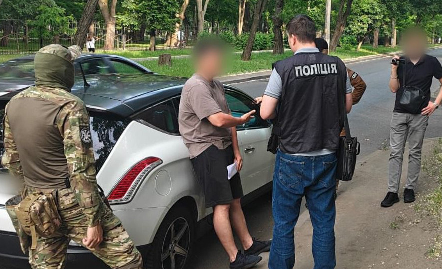 В Одессе задержали мужчину, который за 40 тыс грн хотел купить секретные военные разработки