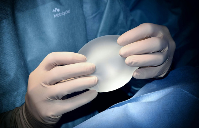 «Резал заживо» — в Словакии самозванец выдавал себя за пластического хирурга