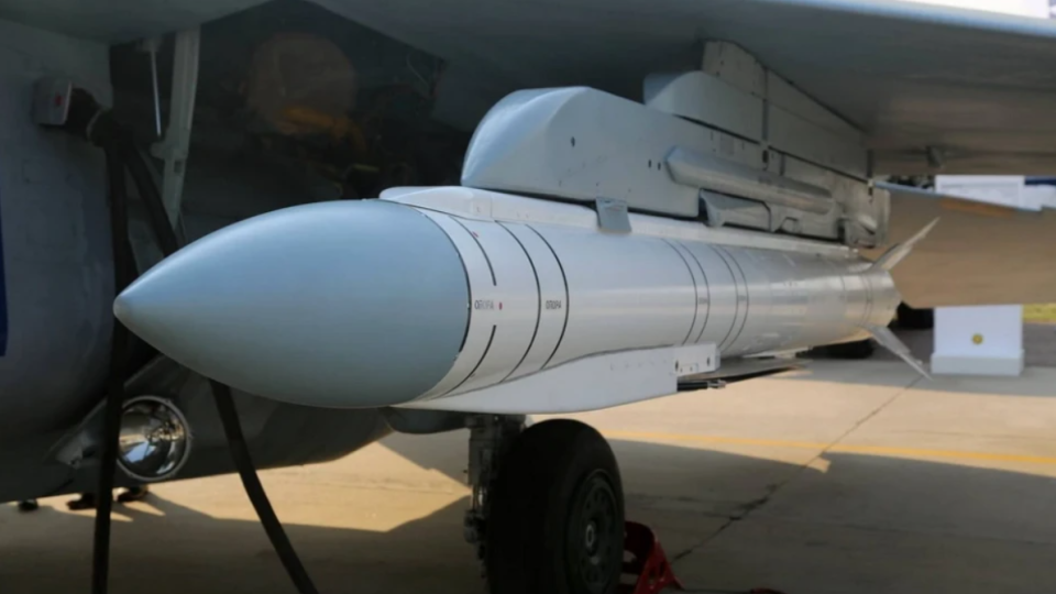 Россияне атаковали Днепр новейшей бомбой-ракетой «Гром-1» — что о ней известно