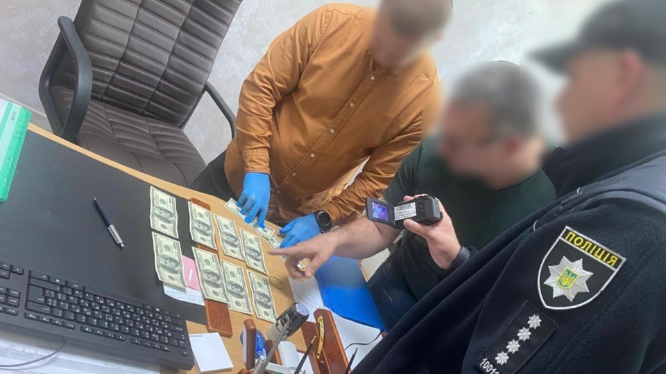 $1000 за три дні лікування – на Сумщині затримали медика-хабарника