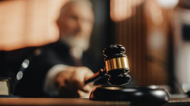 Британську юристку засудили за переслідування колишнього чоловіка та його нової партнерки