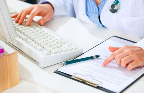 У Держпраці пояснили, чи можна звільнити працівника за скороченням, якщо він на лікарняному після двомісячного попередження