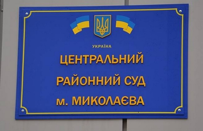 В Николаеве в баре пьяный мужчина подошел к девушке и держал у ее лица гранату