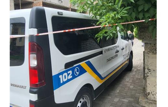 Жуткое убийство на Львовщине: мужчина набросился с ножом на сестер, мать и соседку