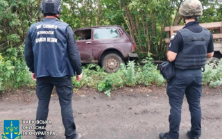 На Харківщині російський дрон влучив у цивільну автівку та вбив людину